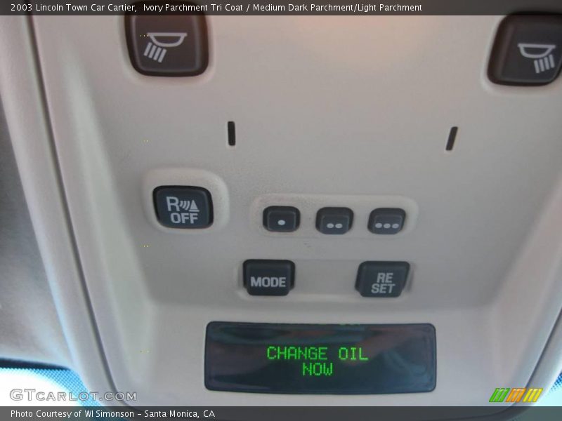 Ivory Parchment Tri Coat / Medium Dark Parchment/Light Parchment 2003 Lincoln Town Car Cartier