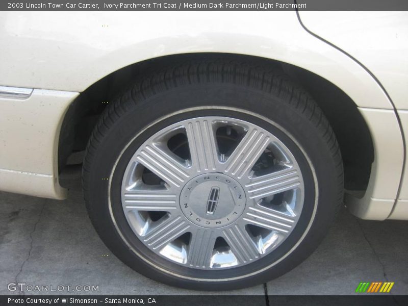 Ivory Parchment Tri Coat / Medium Dark Parchment/Light Parchment 2003 Lincoln Town Car Cartier