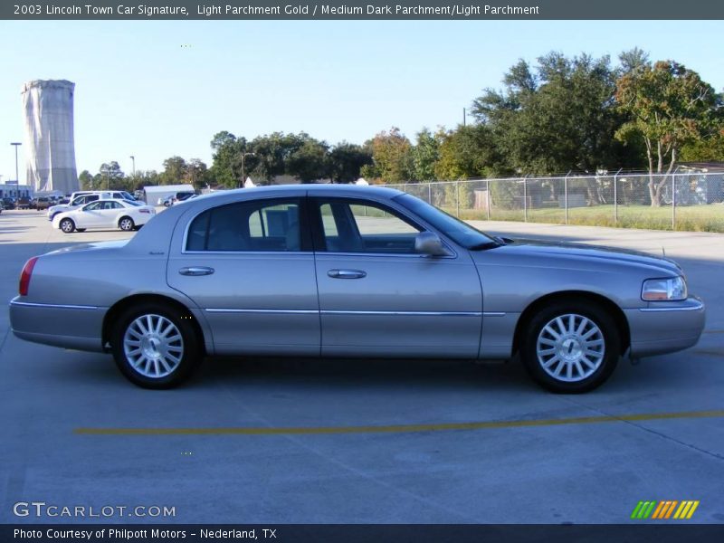 Light Parchment Gold / Medium Dark Parchment/Light Parchment 2003 Lincoln Town Car Signature