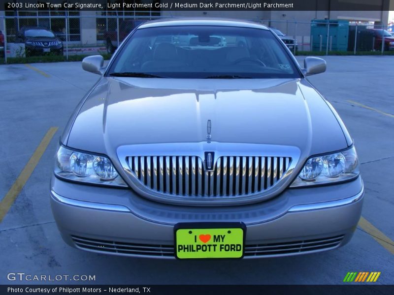 Light Parchment Gold / Medium Dark Parchment/Light Parchment 2003 Lincoln Town Car Signature