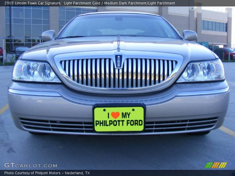 Light Parchment Gold / Medium Dark Parchment/Light Parchment 2003 Lincoln Town Car Signature