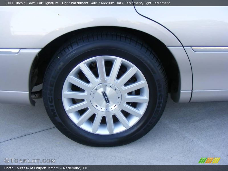 Light Parchment Gold / Medium Dark Parchment/Light Parchment 2003 Lincoln Town Car Signature