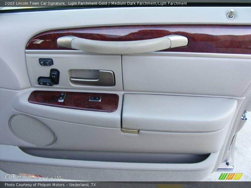 Light Parchment Gold / Medium Dark Parchment/Light Parchment 2003 Lincoln Town Car Signature
