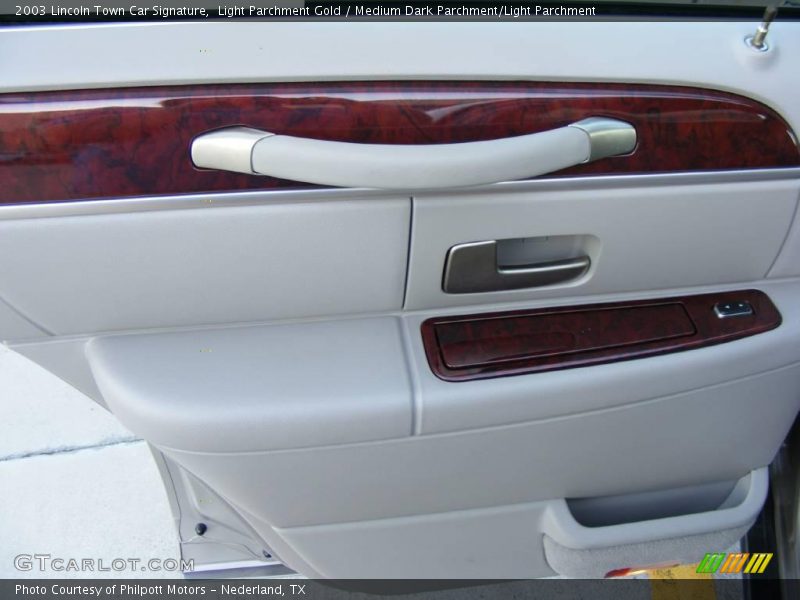 Light Parchment Gold / Medium Dark Parchment/Light Parchment 2003 Lincoln Town Car Signature