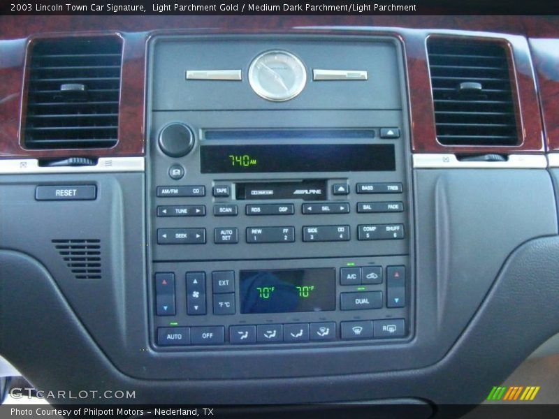 Light Parchment Gold / Medium Dark Parchment/Light Parchment 2003 Lincoln Town Car Signature