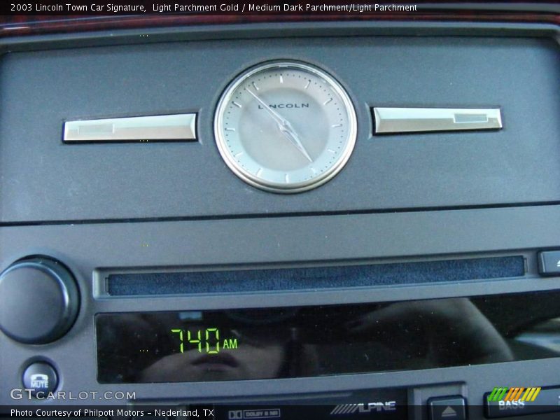 Light Parchment Gold / Medium Dark Parchment/Light Parchment 2003 Lincoln Town Car Signature