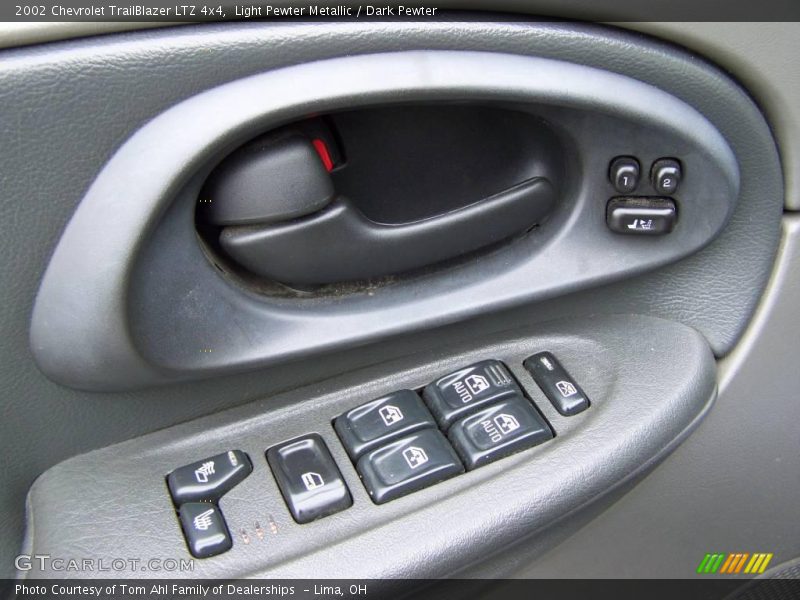 Light Pewter Metallic / Dark Pewter 2002 Chevrolet TrailBlazer LTZ 4x4