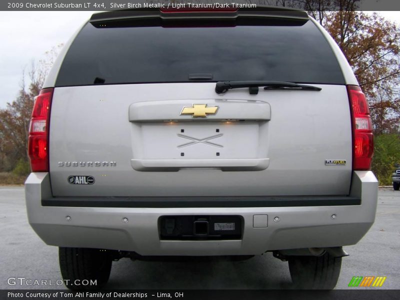 Silver Birch Metallic / Light Titanium/Dark Titanium 2009 Chevrolet Suburban LT 4x4