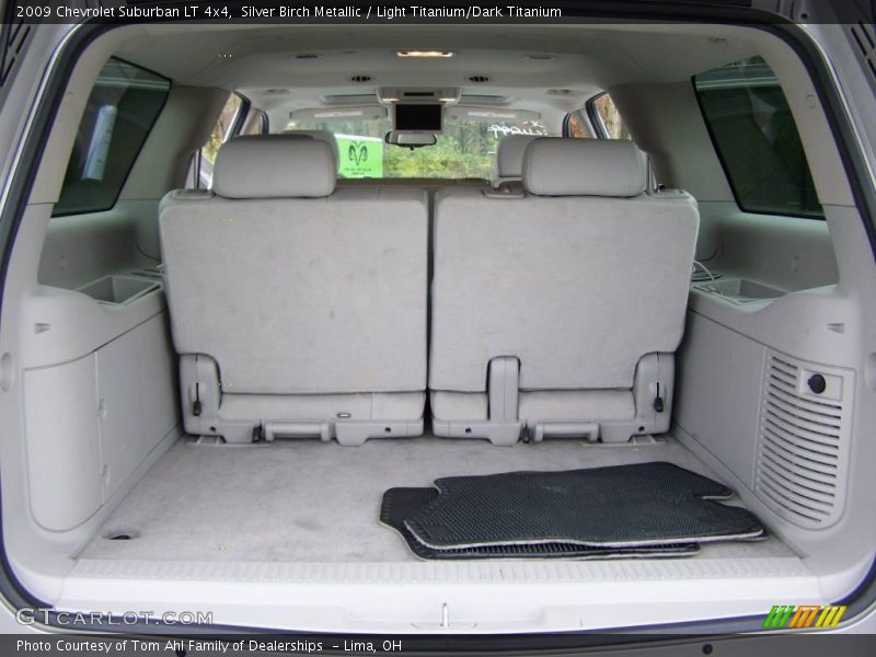 Silver Birch Metallic / Light Titanium/Dark Titanium 2009 Chevrolet Suburban LT 4x4