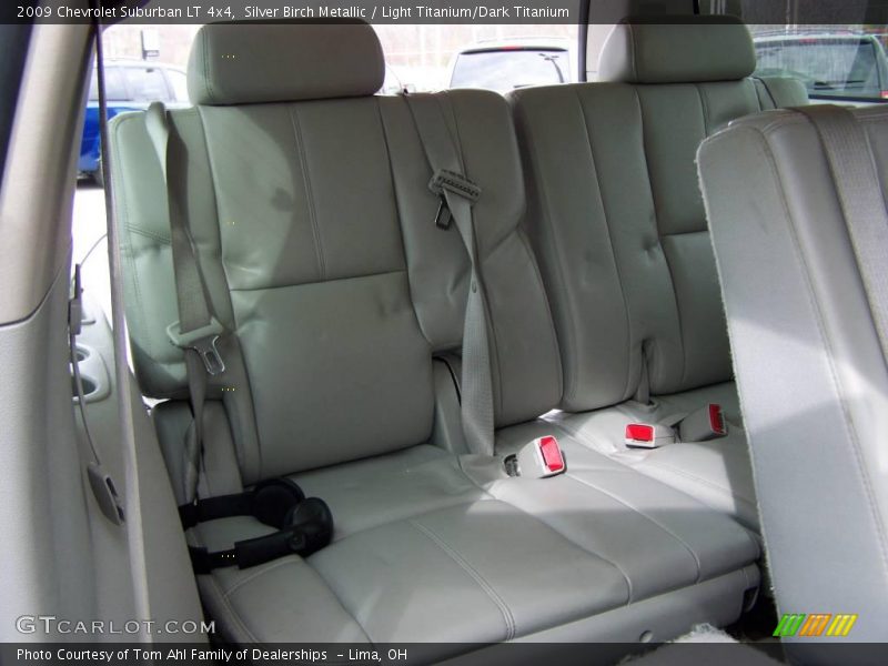 Silver Birch Metallic / Light Titanium/Dark Titanium 2009 Chevrolet Suburban LT 4x4