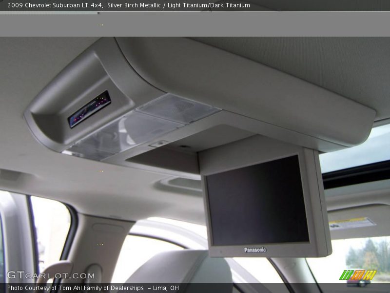 Silver Birch Metallic / Light Titanium/Dark Titanium 2009 Chevrolet Suburban LT 4x4