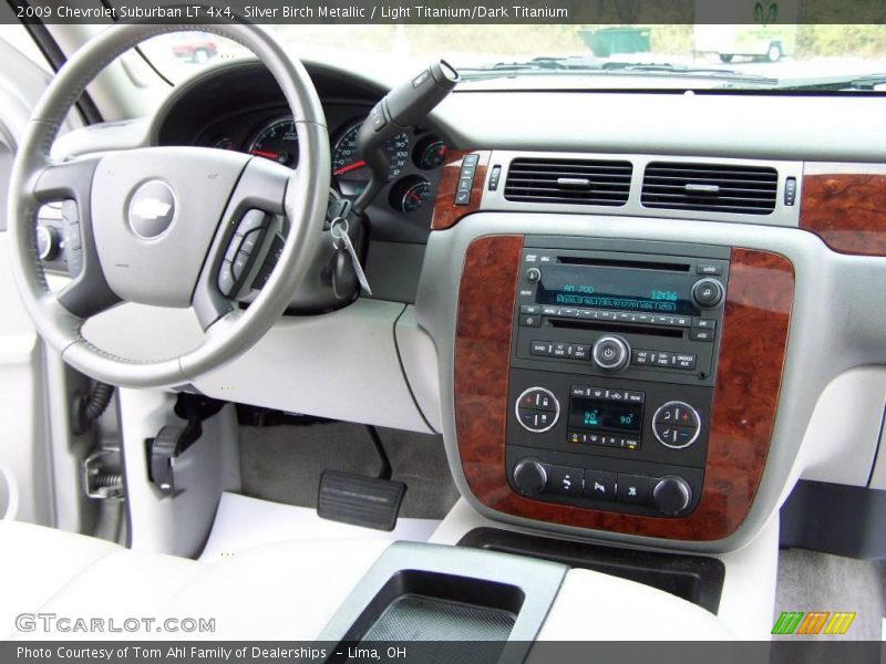 Silver Birch Metallic / Light Titanium/Dark Titanium 2009 Chevrolet Suburban LT 4x4
