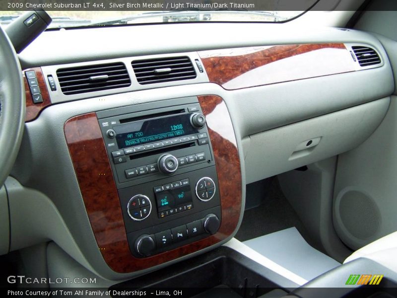 Silver Birch Metallic / Light Titanium/Dark Titanium 2009 Chevrolet Suburban LT 4x4