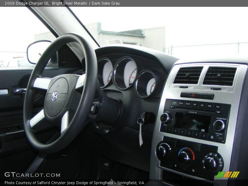 Bright Silver Metallic / Dark Slate Gray 2009 Dodge Charger SE