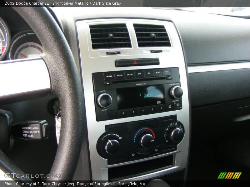 Bright Silver Metallic / Dark Slate Gray 2009 Dodge Charger SE