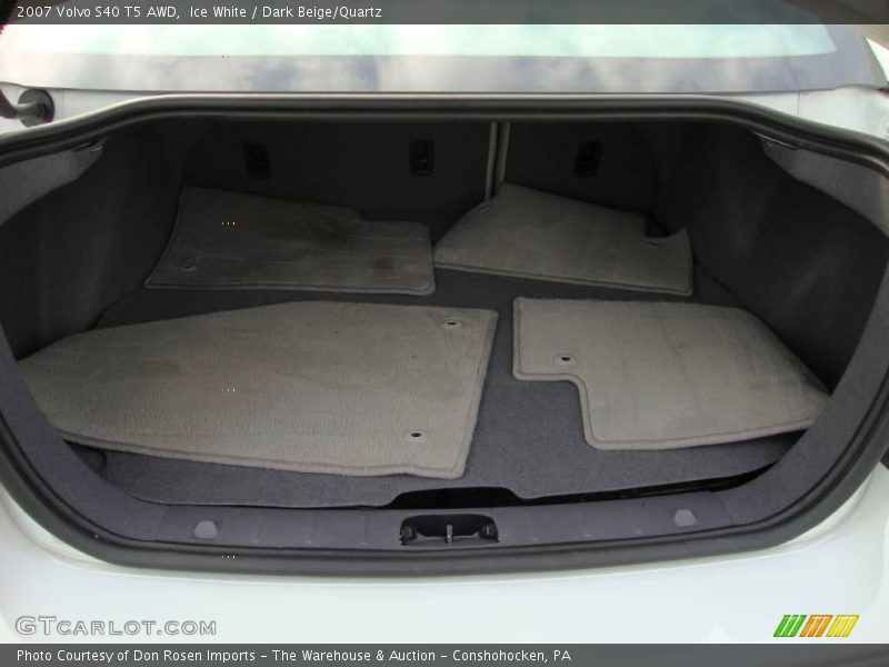 Ice White / Dark Beige/Quartz 2007 Volvo S40 T5 AWD