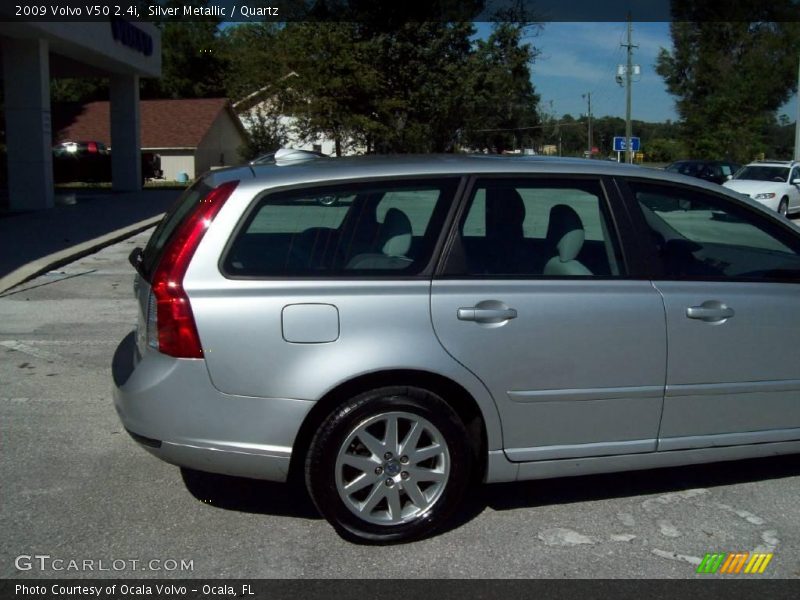 Silver Metallic / Quartz 2009 Volvo V50 2.4i