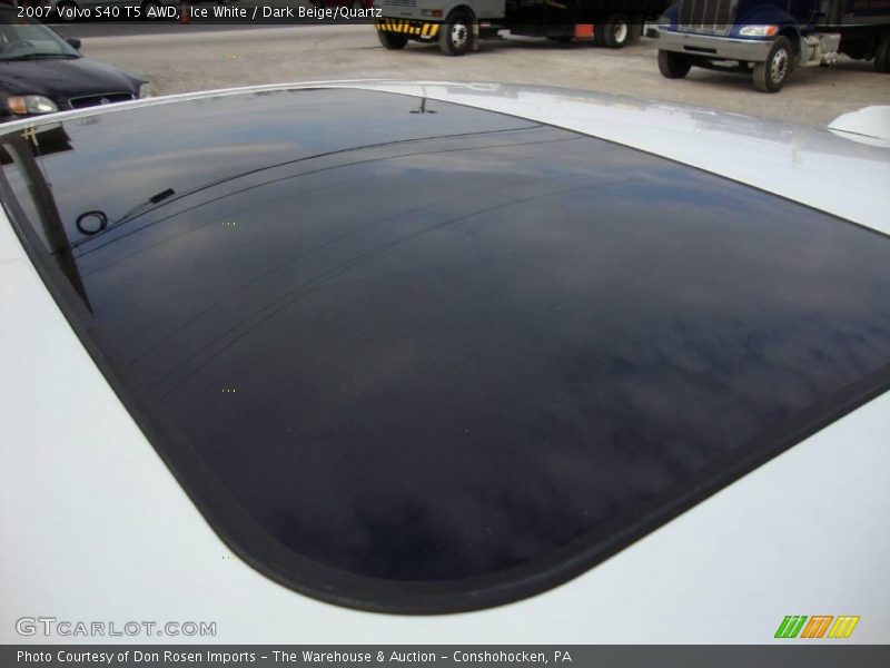 Ice White / Dark Beige/Quartz 2007 Volvo S40 T5 AWD