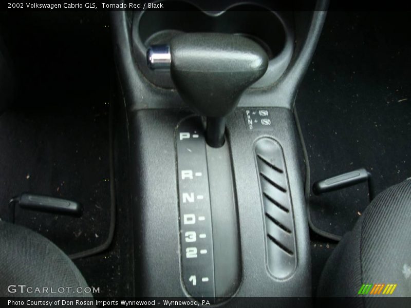 Tornado Red / Black 2002 Volkswagen Cabrio GLS