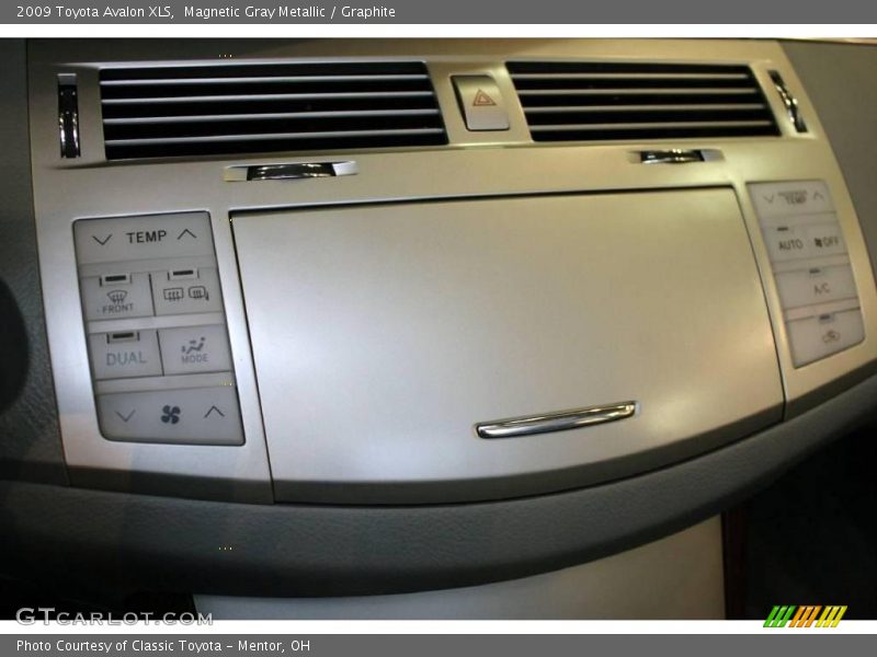 Magnetic Gray Metallic / Graphite 2009 Toyota Avalon XLS