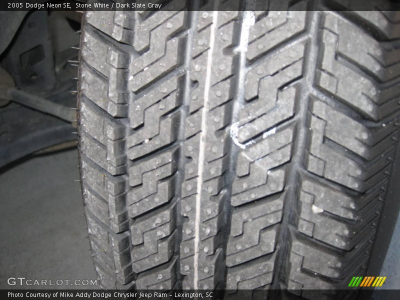 Stone White / Dark Slate Gray 2005 Dodge Neon SE