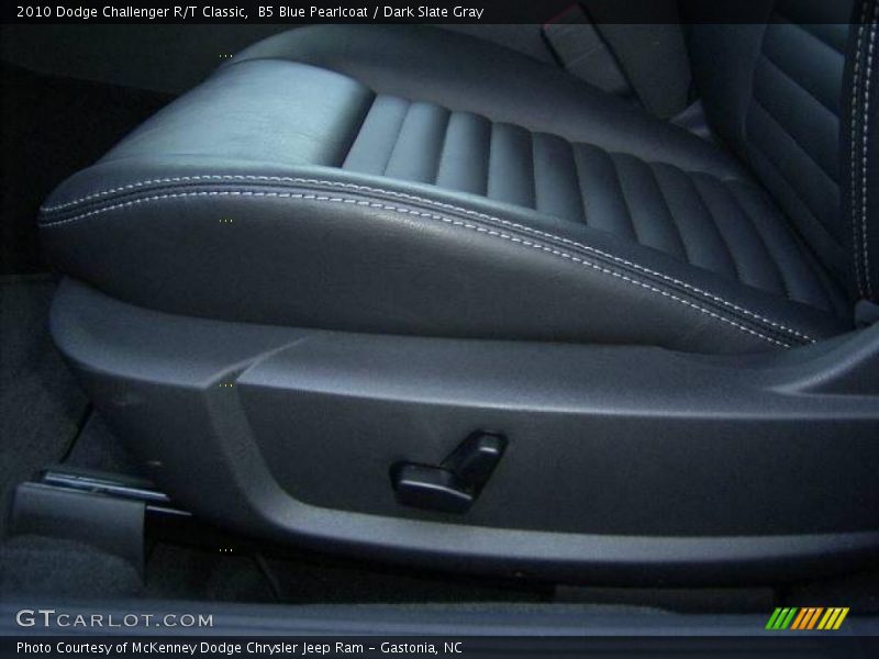 B5 Blue Pearlcoat / Dark Slate Gray 2010 Dodge Challenger R/T Classic