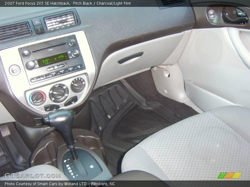 Pitch Black / Charcoal/Light Flint 2007 Ford Focus ZX5 SE Hatchback