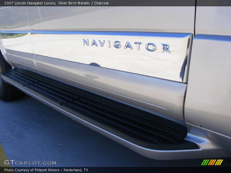 Silver Birch Metallic / Charcoal 2007 Lincoln Navigator Luxury