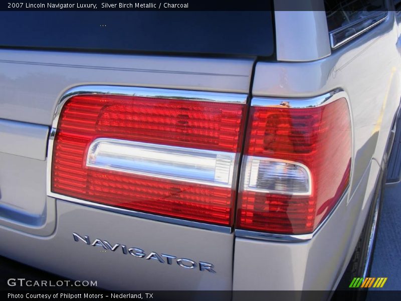 Silver Birch Metallic / Charcoal 2007 Lincoln Navigator Luxury