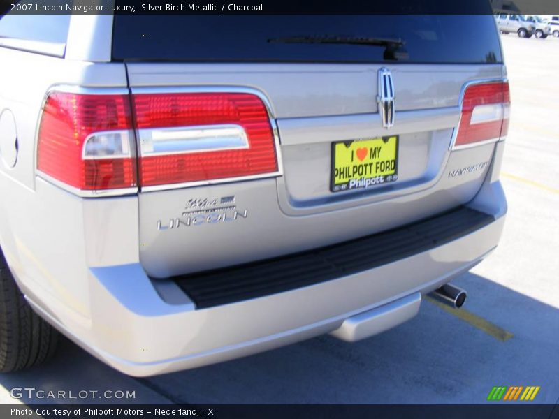 Silver Birch Metallic / Charcoal 2007 Lincoln Navigator Luxury