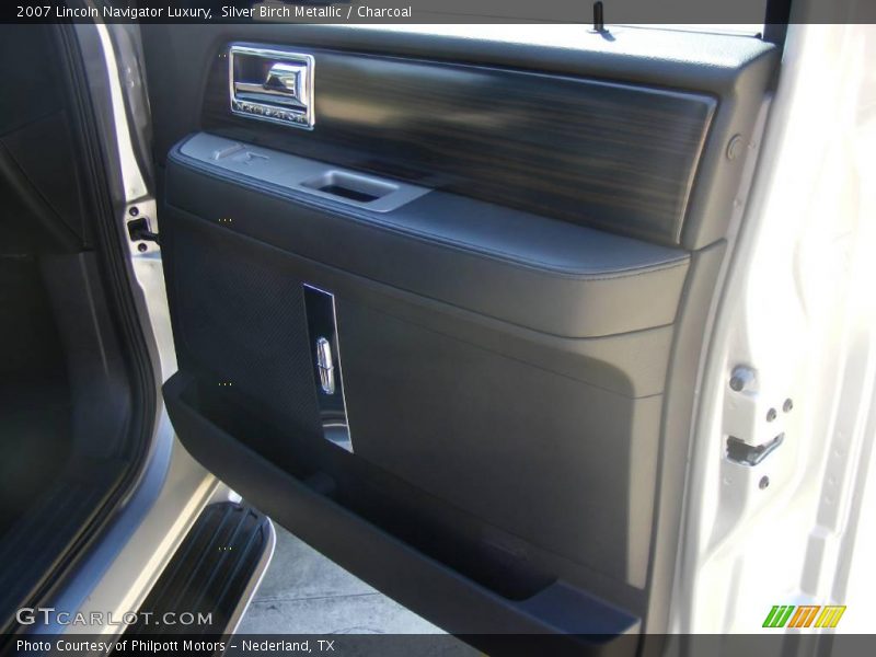 Silver Birch Metallic / Charcoal 2007 Lincoln Navigator Luxury