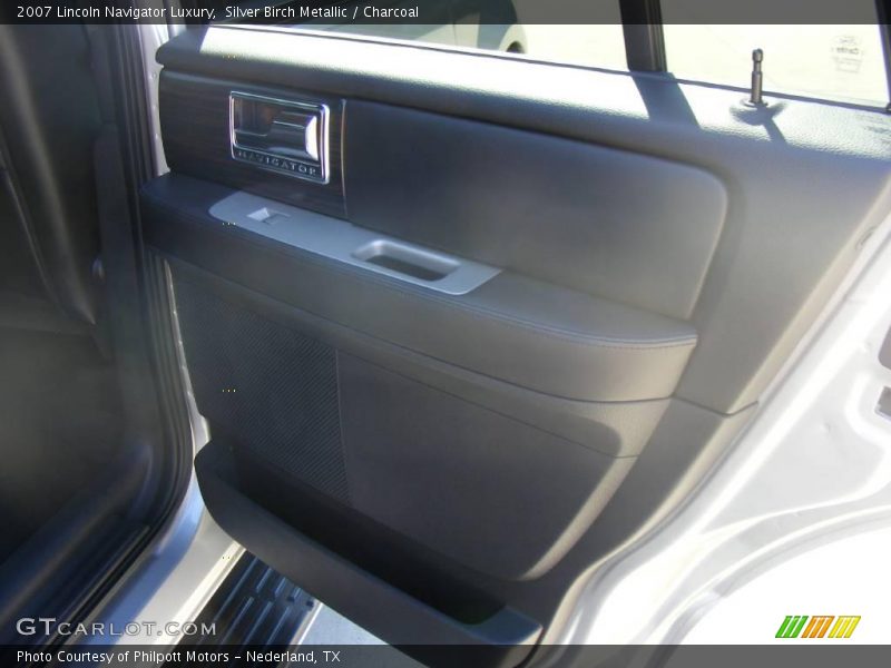 Silver Birch Metallic / Charcoal 2007 Lincoln Navigator Luxury