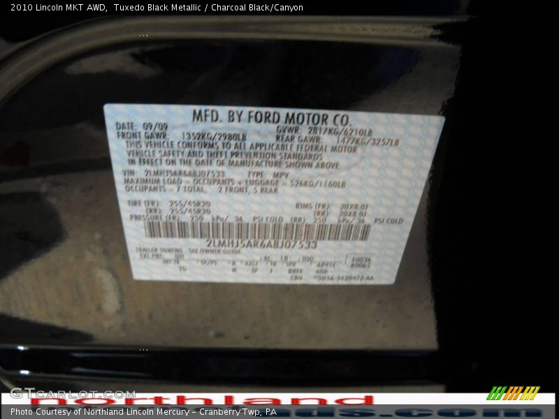 Tuxedo Black Metallic / Charcoal Black/Canyon 2010 Lincoln MKT AWD