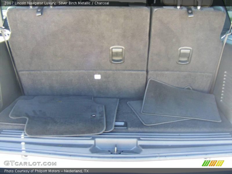 Silver Birch Metallic / Charcoal 2007 Lincoln Navigator Luxury