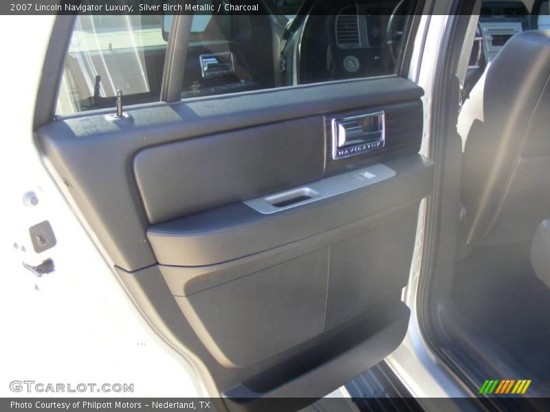 Silver Birch Metallic / Charcoal 2007 Lincoln Navigator Luxury