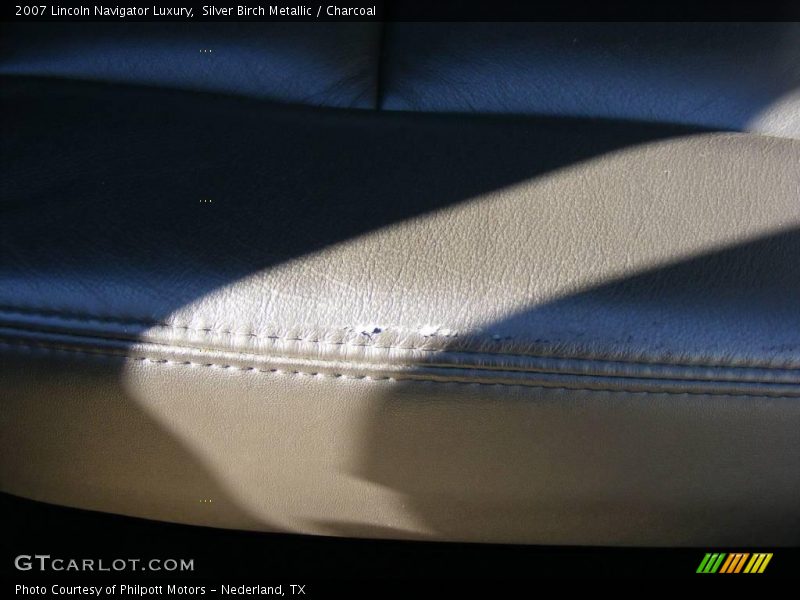 Silver Birch Metallic / Charcoal 2007 Lincoln Navigator Luxury