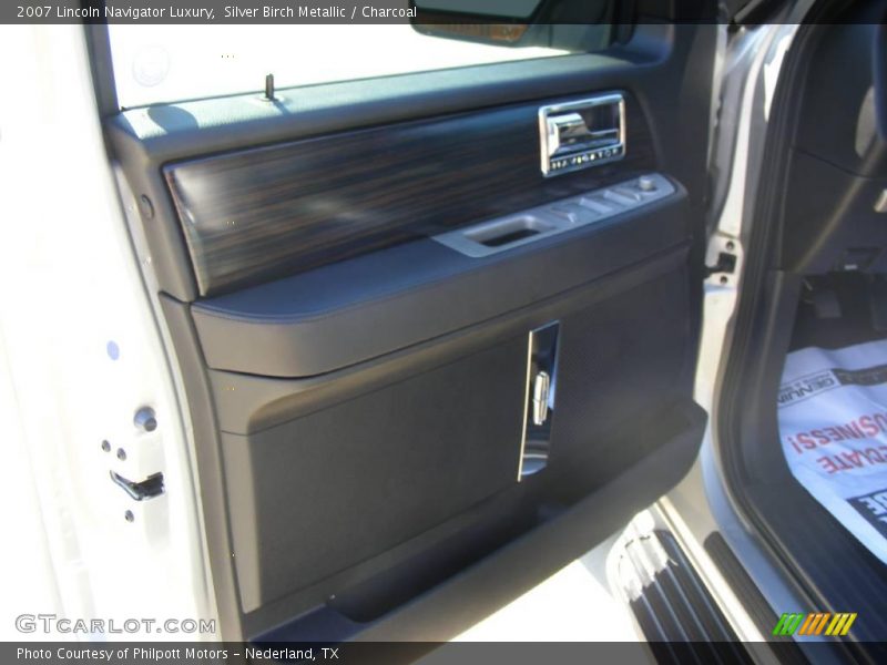 Silver Birch Metallic / Charcoal 2007 Lincoln Navigator Luxury