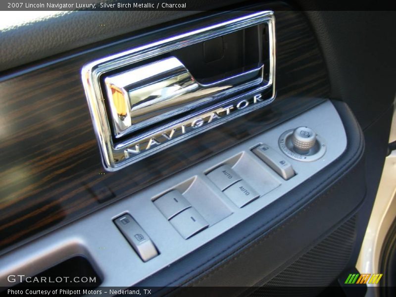 Silver Birch Metallic / Charcoal 2007 Lincoln Navigator Luxury