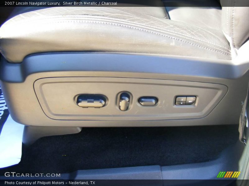 Silver Birch Metallic / Charcoal 2007 Lincoln Navigator Luxury