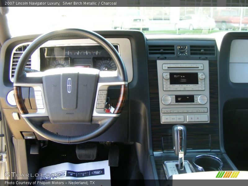 Silver Birch Metallic / Charcoal 2007 Lincoln Navigator Luxury
