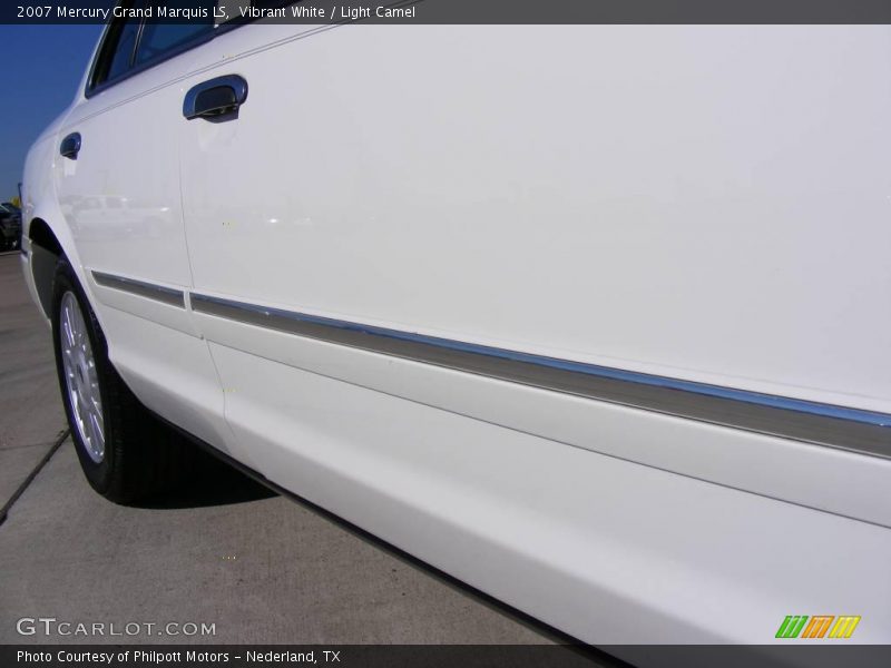 Vibrant White / Light Camel 2007 Mercury Grand Marquis LS