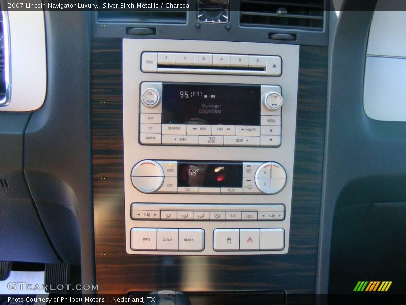 Silver Birch Metallic / Charcoal 2007 Lincoln Navigator Luxury