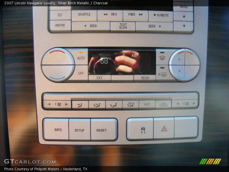 Silver Birch Metallic / Charcoal 2007 Lincoln Navigator Luxury