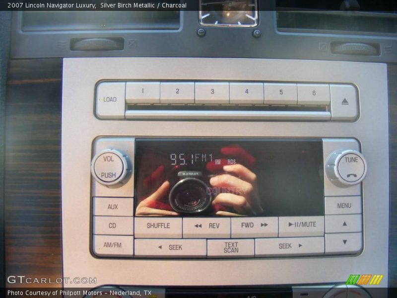 Silver Birch Metallic / Charcoal 2007 Lincoln Navigator Luxury