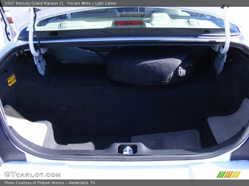 Vibrant White / Light Camel 2007 Mercury Grand Marquis LS