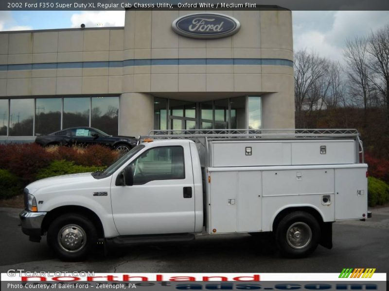 Oxford White / Medium Flint 2002 Ford F350 Super Duty XL Regular Cab Chassis Utility
