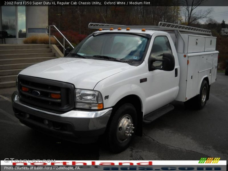 Oxford White / Medium Flint 2002 Ford F350 Super Duty XL Regular Cab Chassis Utility