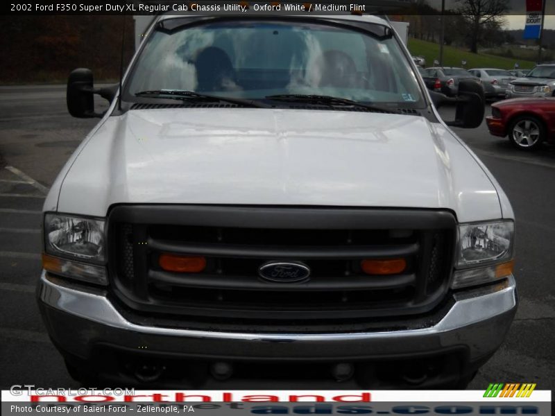Oxford White / Medium Flint 2002 Ford F350 Super Duty XL Regular Cab Chassis Utility