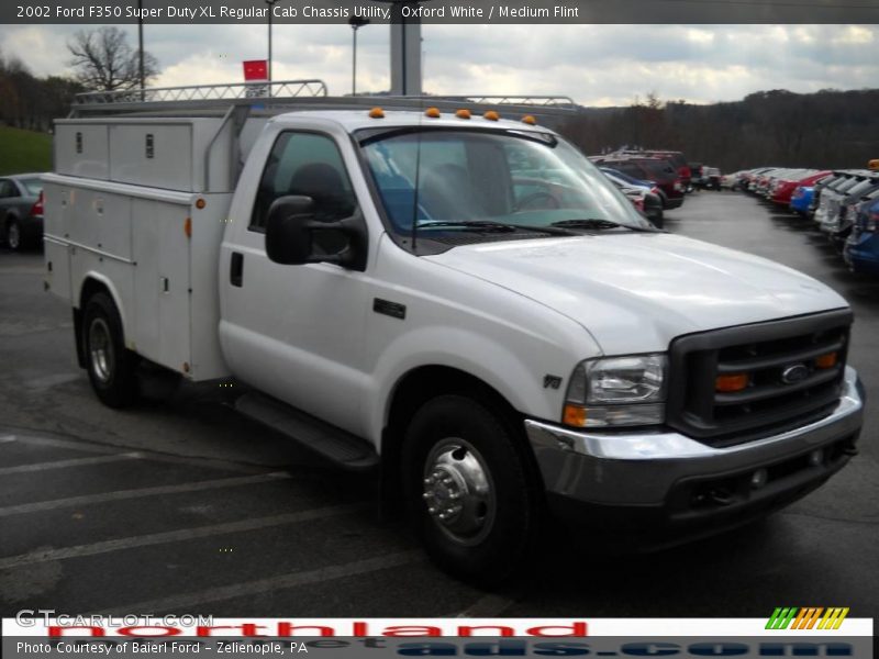 Oxford White / Medium Flint 2002 Ford F350 Super Duty XL Regular Cab Chassis Utility