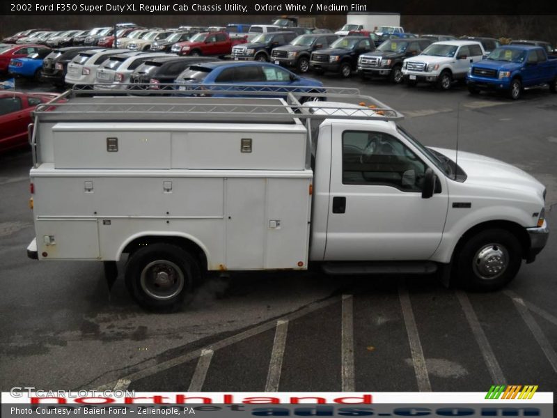 Oxford White / Medium Flint 2002 Ford F350 Super Duty XL Regular Cab Chassis Utility